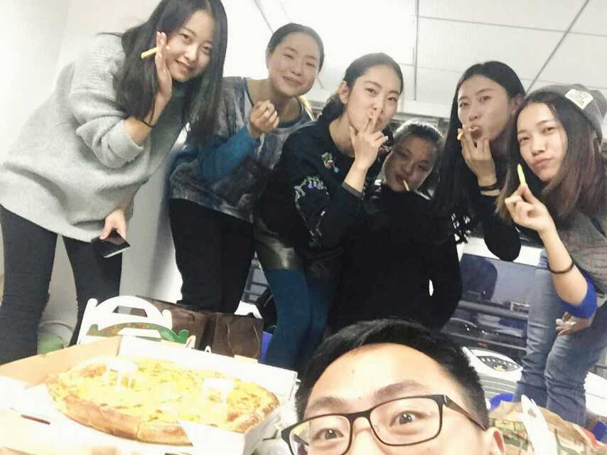 這哥們兒，真有福氣~~~真讓人羨慕ing