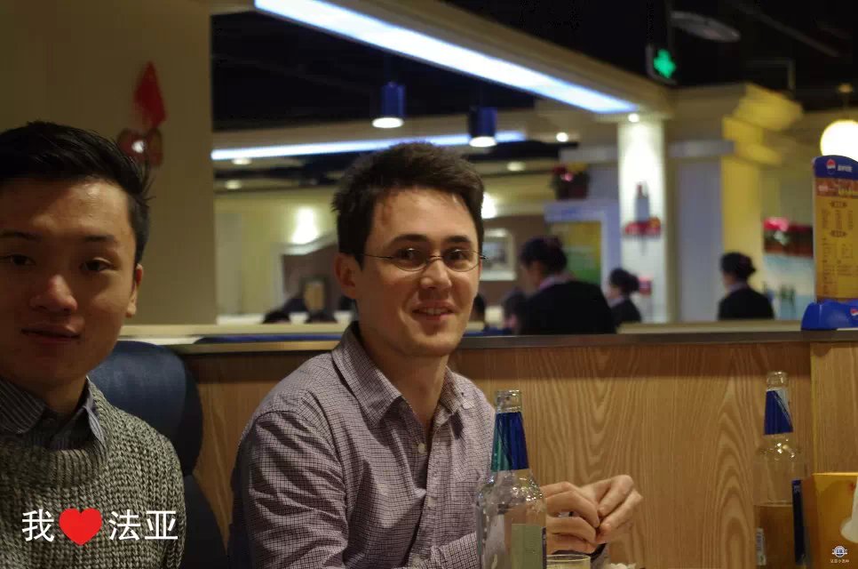 外教與同學(xué)們在一起