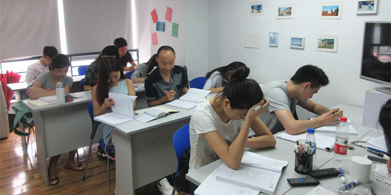 劉一芯老師西班牙語