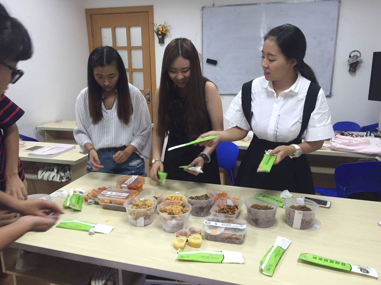 徐老師韓語出國班校內(nèi)聚餐