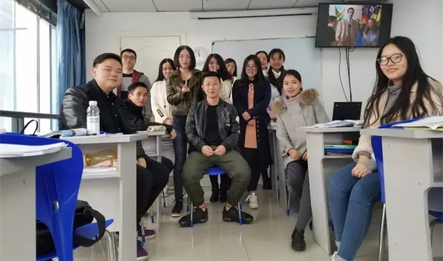 法語初級班——王俊凱老師