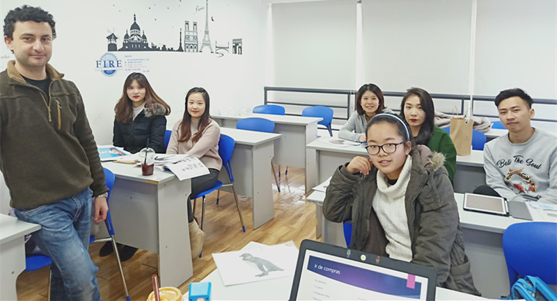 西語初級周末班（楚楚老師、外教Marco老師）